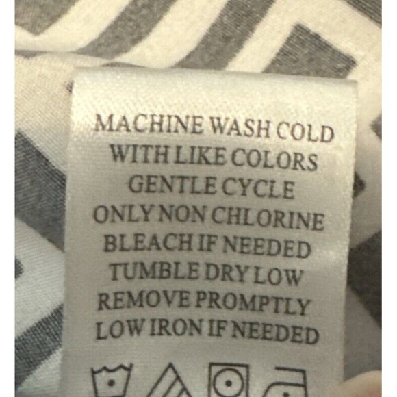 Adrienne Vittadini BLACK WHITE Geometric Blouse Roll Tab Sleeve Buttons Sz S NWT - Picture 7 of 9